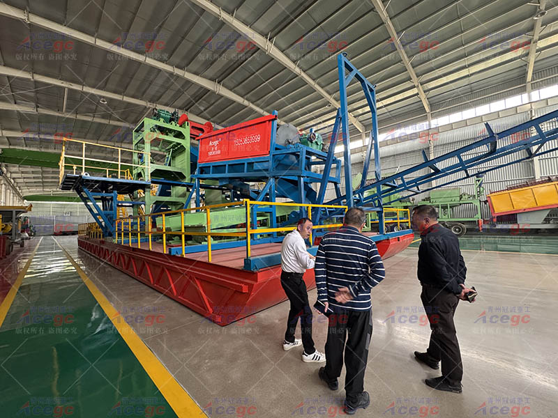 蒙古国客户实地考察金矿提取设备生产线